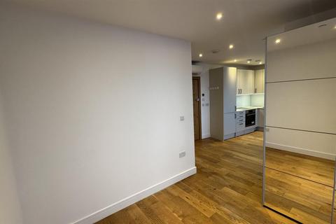 1 bedroom flat to rent, High Street, Feltham