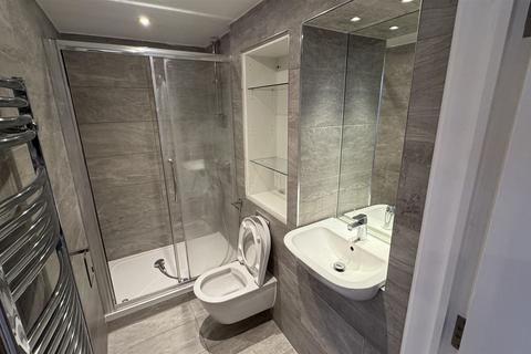 1 bedroom flat to rent, High Street, Feltham