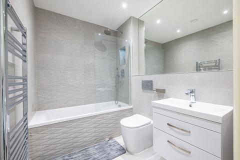 2 bedroom flat for sale, Victoria Road, Horley, RH6