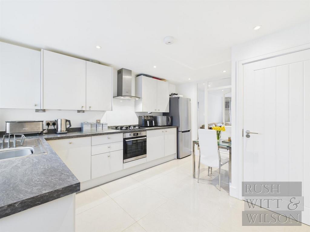 CAM03417 G0-PR0574-STILL008.jpg