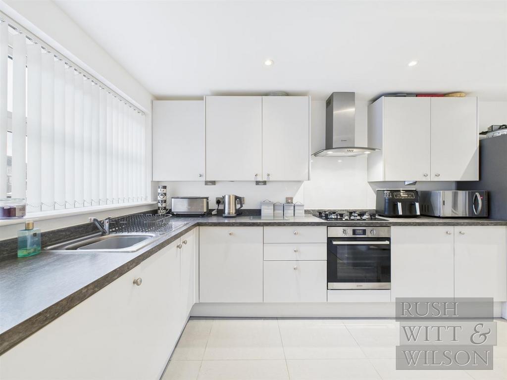 CAM03417 G0-PR0574-STILL009.jpg