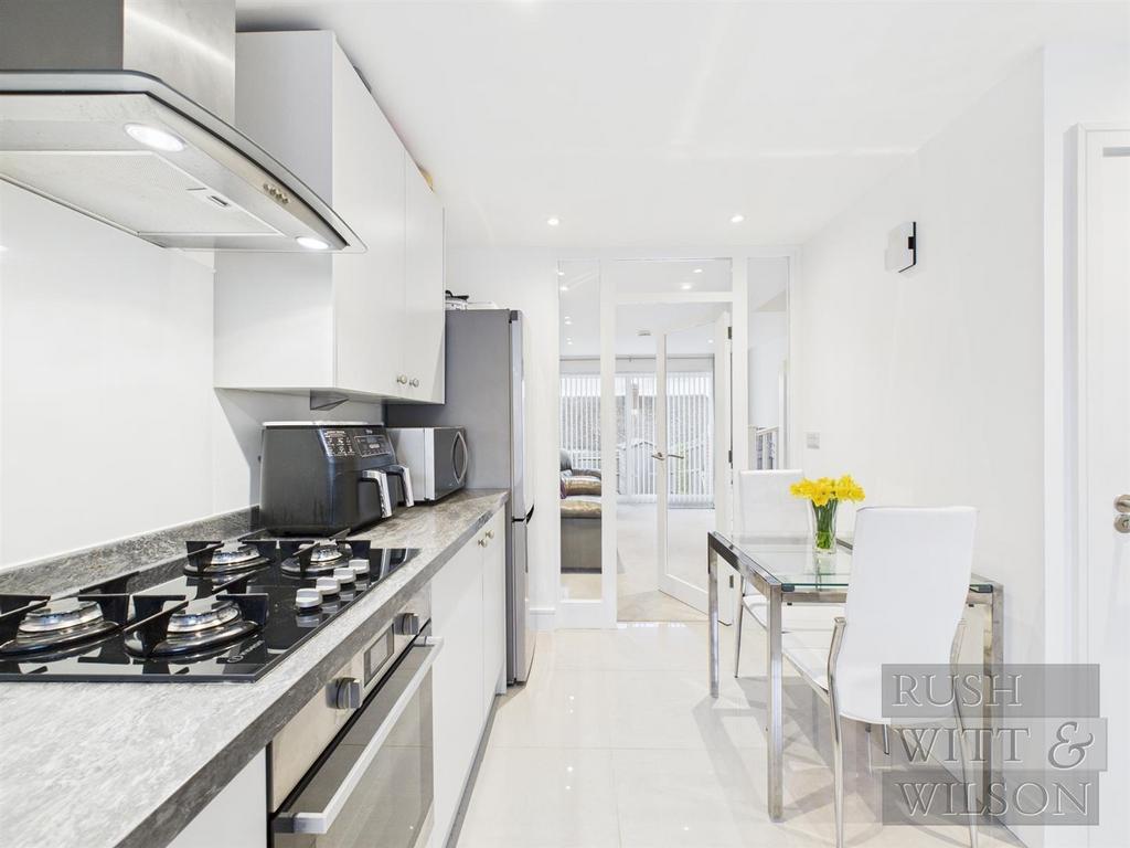 CAM03417 G0-PR0574-STILL011.jpg