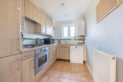 2 bedroom house to rent, Heaton Court, Denham Road, Whetstone