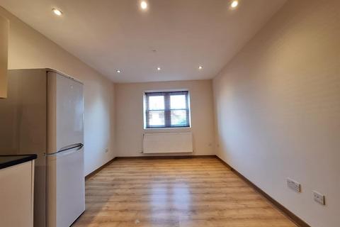 3 bedroom flat to rent, Red Lion Square, Wandsworth High Street, London