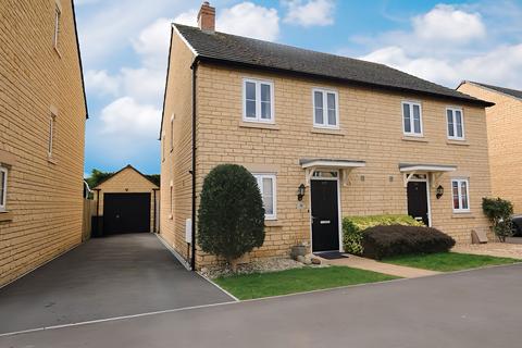 3 bedroom semi-detached house for sale, Elmhurst Way, Carterton OX18