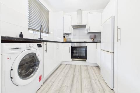 Studio to rent, Kilberry Close, Isleworth