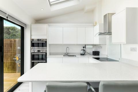48 Boscombe Road, Worcester Park, KT4 8PL