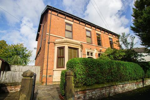 1 bedroom in a house share to rent, Large Room to Let on Powis Road, Preston