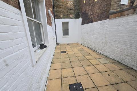 1 bedroom flat to rent, High Street, Maidstone