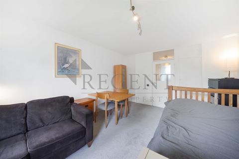 Studio for sale, Maitland House, Churchill Gardens, Pimlico, SW1V