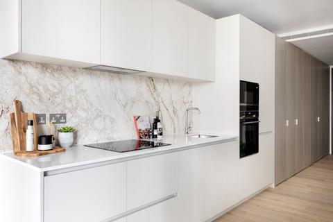 Studio to rent, Water Street, London