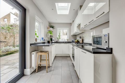 Flat 1, 7 Cavendish Road, London, SW12 0BH