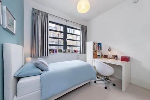 2 bedroom flat to rent, North Mews, London