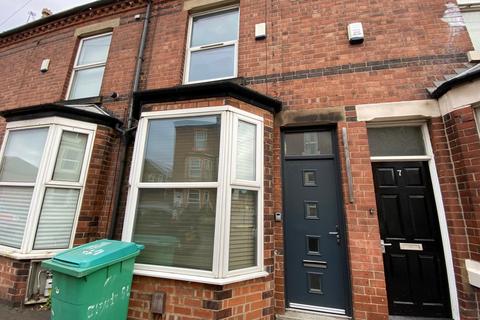 4 bedroom terraced house for sale, Dunkirk, Nottingham NG7