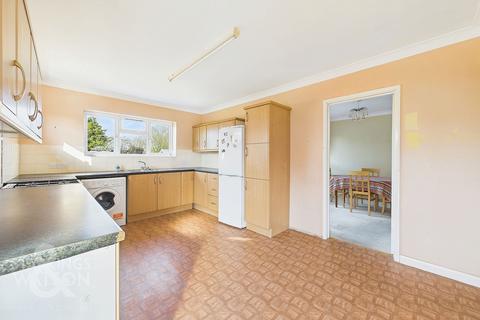 12 Links Close, Norwich, NR6 5PJ