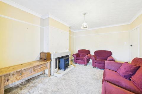 12 Links Close, Norwich, NR6 5PJ