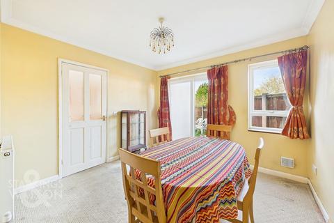 12 Links Close, Norwich, NR6 5PJ