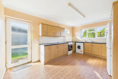 12 Links Close, Norwich, NR6 5PJ