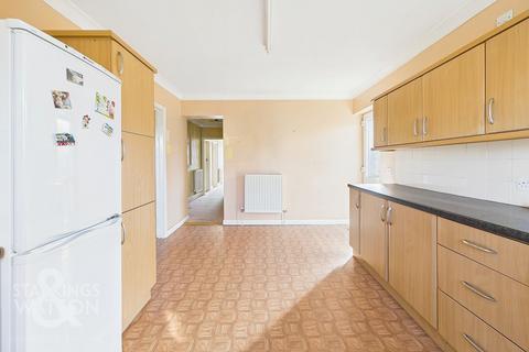 12 Links Close, Norwich, NR6 5PJ