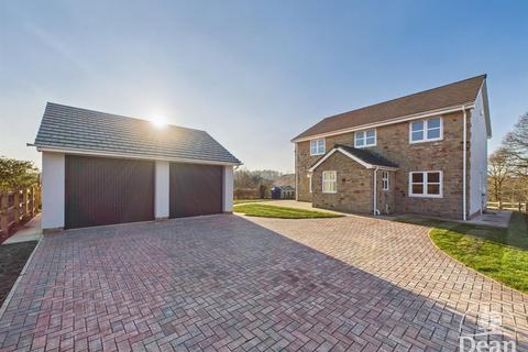 undefined, The Tufts, Bream, Lydney