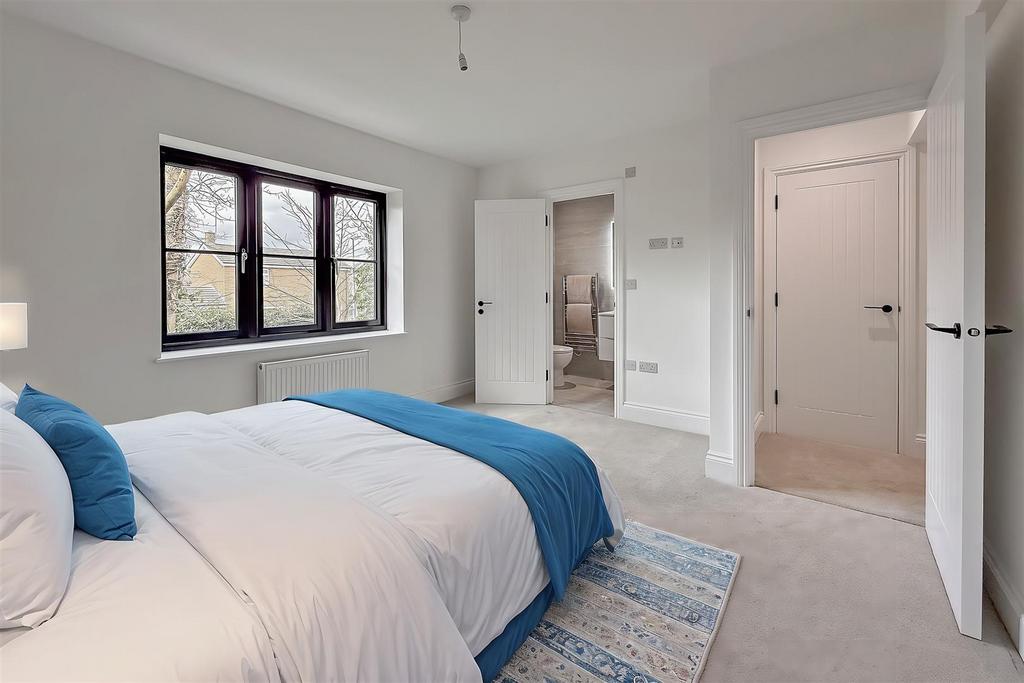 4 Rose Gardens-48 - Bedroom - Standard - 5.jpg
