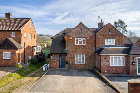 3 bedroom semi-detached house to rent, Ockleys Mead, Godstone, RH9