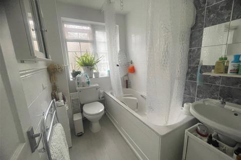 2 bedroom flat to rent, Lammas Court, Windsor, SL4