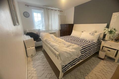 2 bedroom flat to rent, Lammas Court, Windsor, SL4