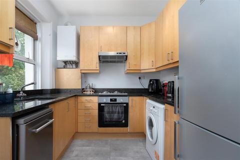 2 bedroom flat to rent, Priory Terrace, South Hampstead NW6