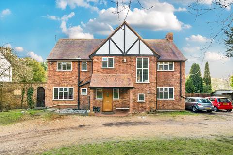 Byfleet Road, Cobham, KT11