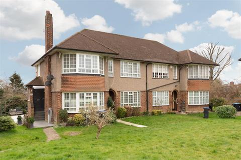 2 bedroom maisonette to rent, Oakwood Close, London N14