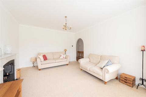 2 bedroom maisonette to rent, Oakwood Close, London N14