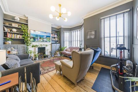 Flat 2, 22 Ashmere Grove, London, SW2 5UJ