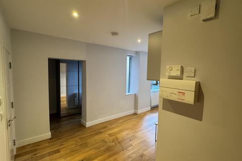 1 bedroom flat to rent, High Street, Feltham