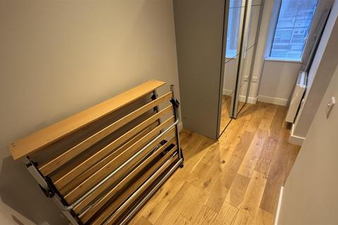 1 bedroom flat to rent, High Street, Feltham