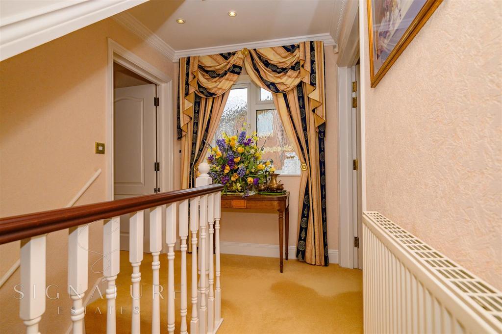 Saxton Mews first floor landing 2.jpg