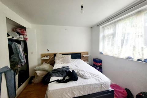 2 bedroom flat for sale, Flat 2, Holly Lodge, 7 Wisteria Road, London