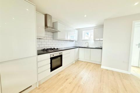 2 bedroom end of terrace house to rent, Napier Road, South Croydon, CR2