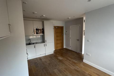 1 bedroom flat to rent, High Street, Feltham