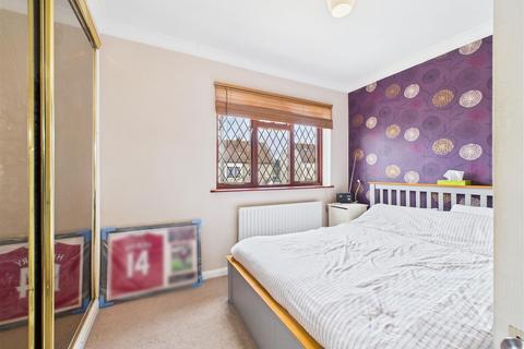 92 Upper Farm Road, West Molesey, KT8 2QU