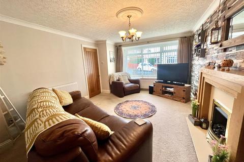 3 bedroom detached house for sale, Ashfield Drive, Halifax