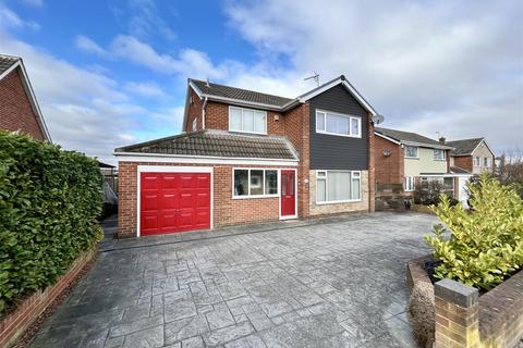 4 bedroom detached house for sale, Ninelands Lane, Garforth, Leeds