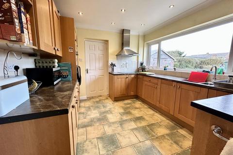 4 bedroom detached house for sale, Ninelands Lane, Garforth, Leeds