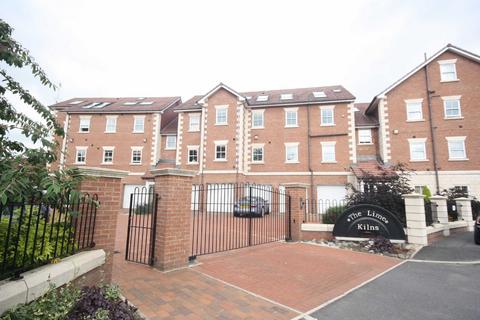 3 bedroom apartment to rent, The Lime Kilns, Manchester M28