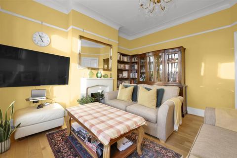 4 bedroom flat for sale, Greenhill Park, London NW10