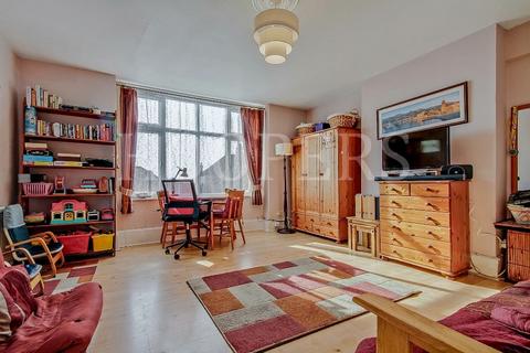 2 bedroom ground floor flat for sale, Dollis Hill Lane, London, NW2