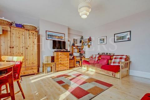 2 bedroom ground floor flat for sale, Dollis Hill Lane, London, NW2