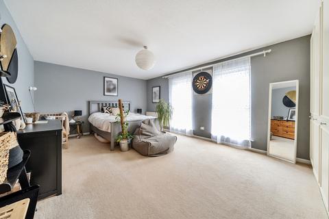 79 Chapel Fields, Godalming, GU7 2AA