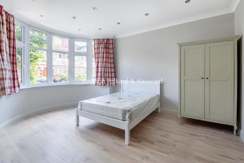 2 bedroom apartment to rent, Sneath Avenue London NW11