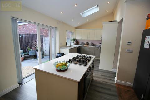 4 bedroom semi-detached house for sale, Lostock Avenue, Urmston